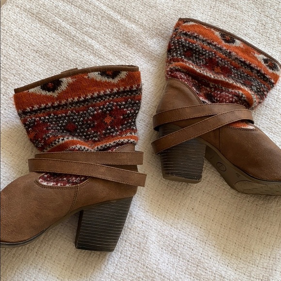 Candie’s Southwestern Booties - Picture 3 of 4
